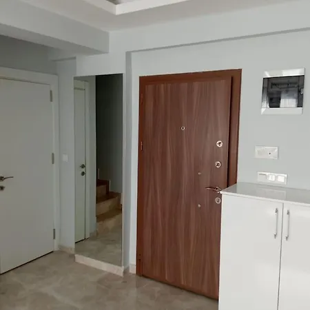 Aliya's Golden Spacious 3 Bed شقة