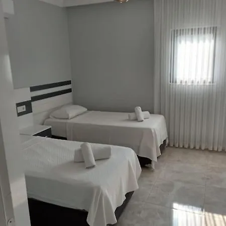 Apartment Aliya's Golden Spacious 3 Bed *