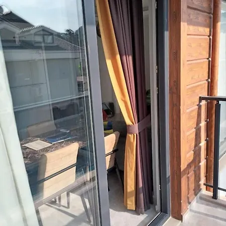 Apartment Aliya's Golden Spacious 3 Bed