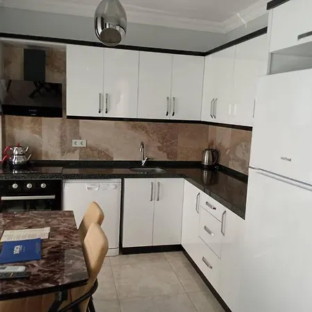Aliya's Golden Spacious 3 Bed