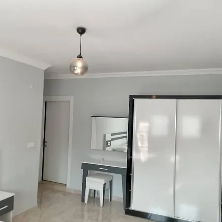 Aliya's Golden Spacious 3 Bed *