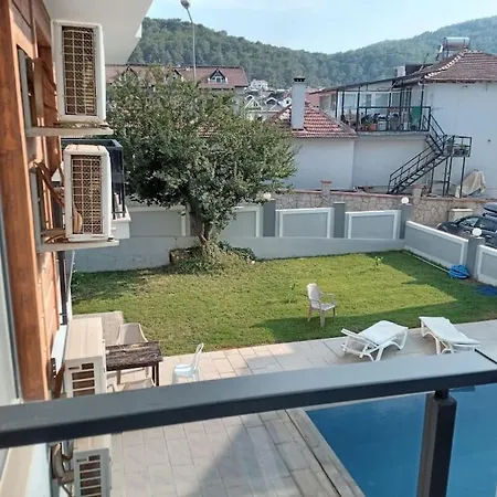 Aliya's Golden Spacious 3 Bed Apartment