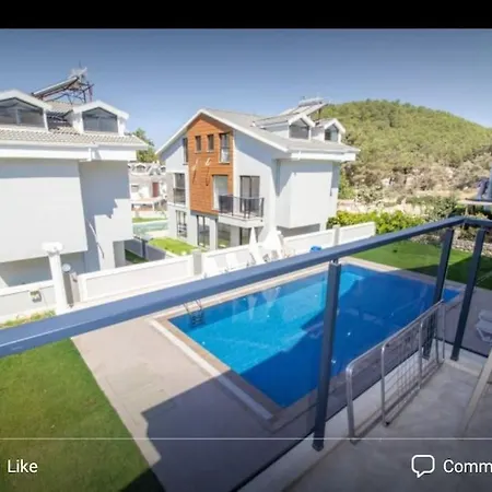 Apartment Aliya's Golden Spacious 3 Bed